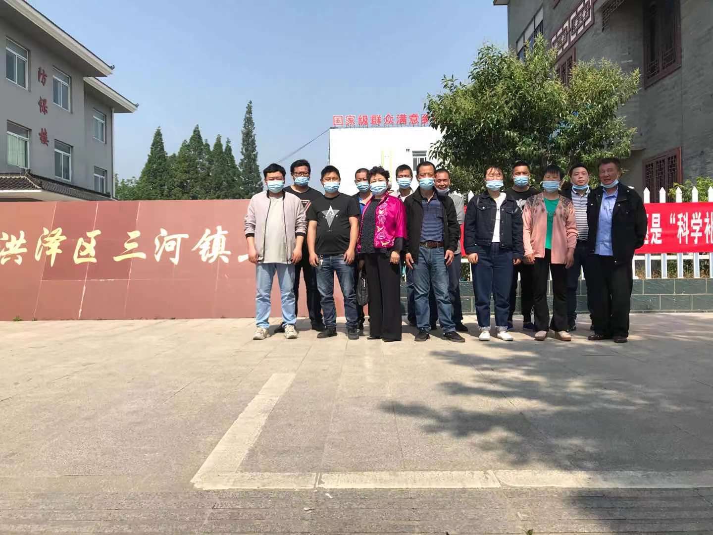 提供暖心接送专车！洪泽区三河镇政府全力“护航”欧西员工疫苗接种