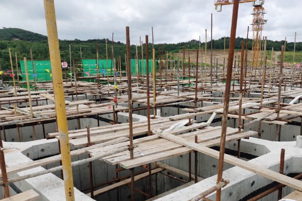 欧西建材为您分享PVC防水卷材满粘法施工工艺！